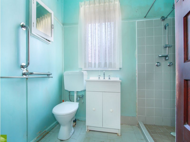 2 Albert Street, Unanderra NSW 2526