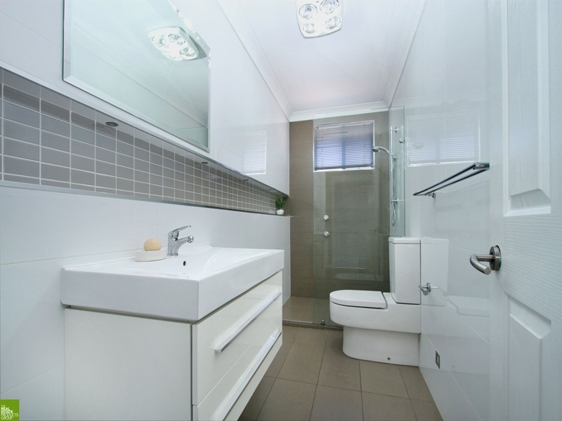 180 Flagstaff Road, Lake Heights NSW 2502