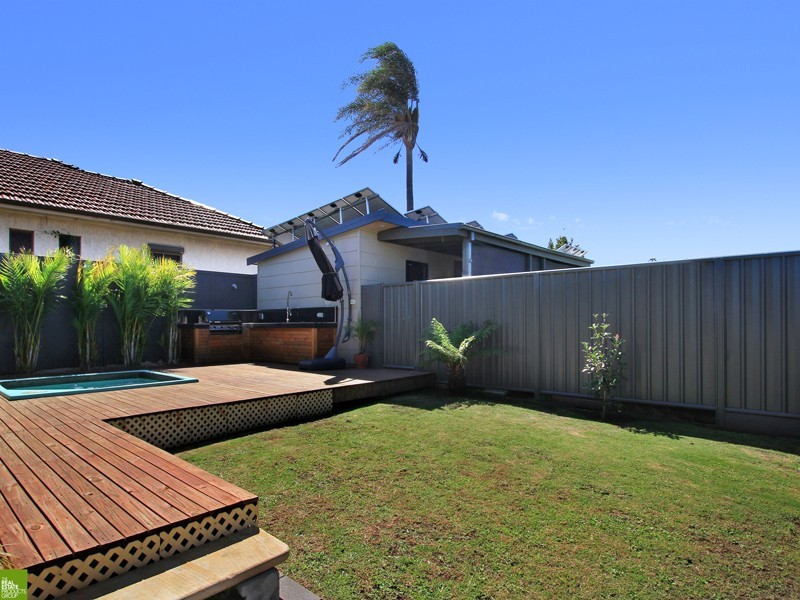 180 Flagstaff Road, Lake Heights NSW 2502