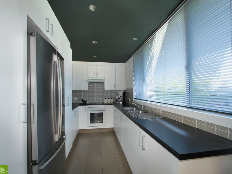 180 Flagstaff Road, Lake Heights NSW 2502