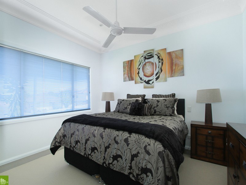 180 Flagstaff Road, Lake Heights NSW 2502
