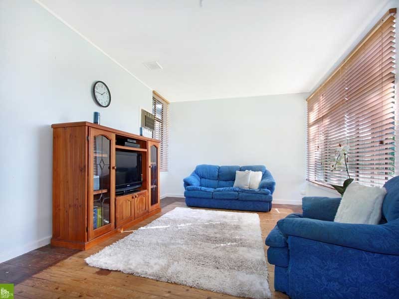 3 Stratford Road, Unanderra NSW 2526
