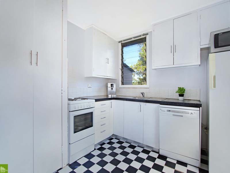 3 Stratford Road, Unanderra NSW 2526
