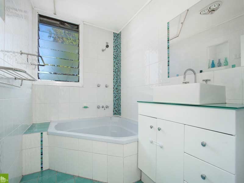 3 Stratford Road, Unanderra NSW 2526