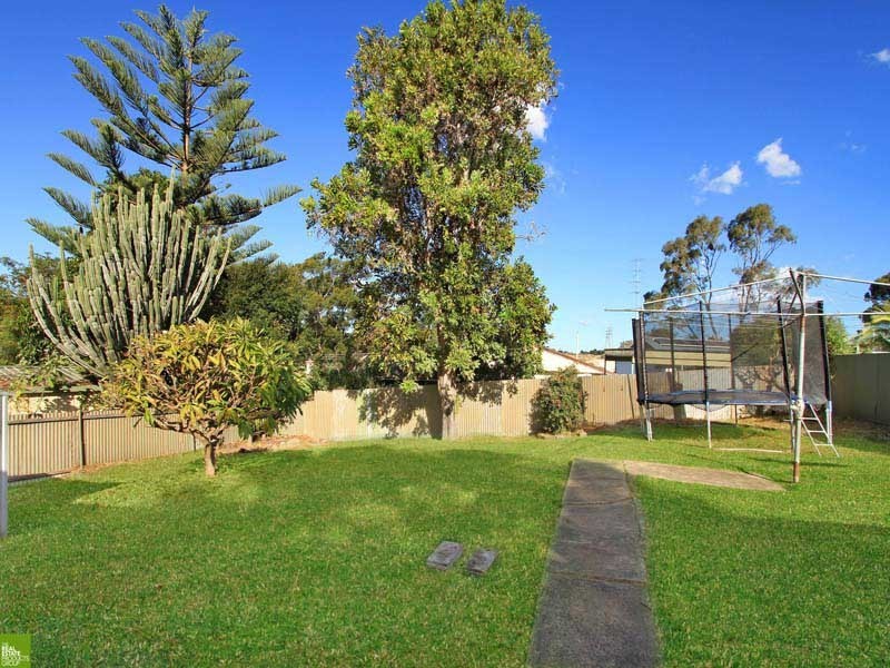 3 Stratford Road, Unanderra NSW 2526