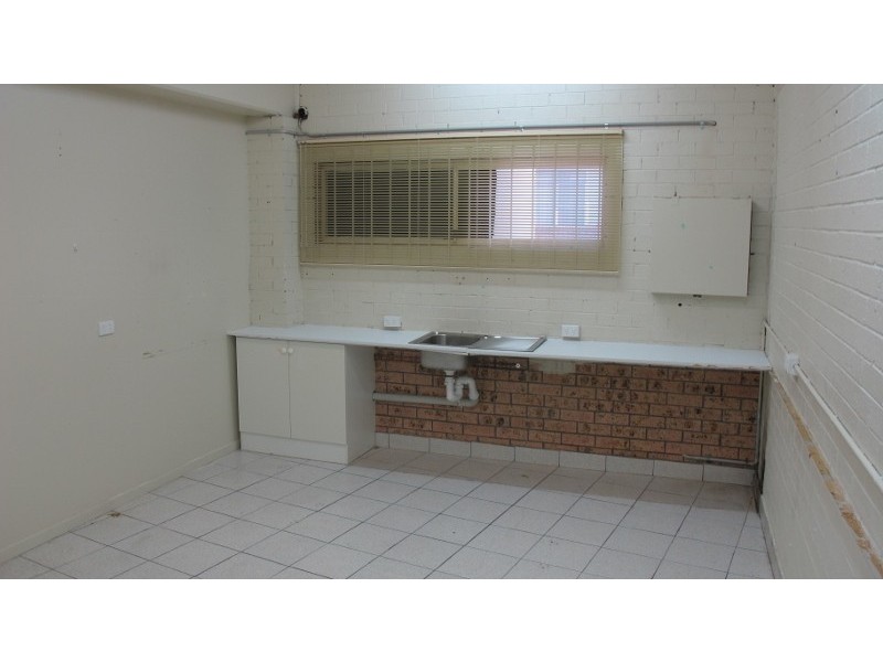 2/2 Tallegalla Street, Unanderra NSW 2526