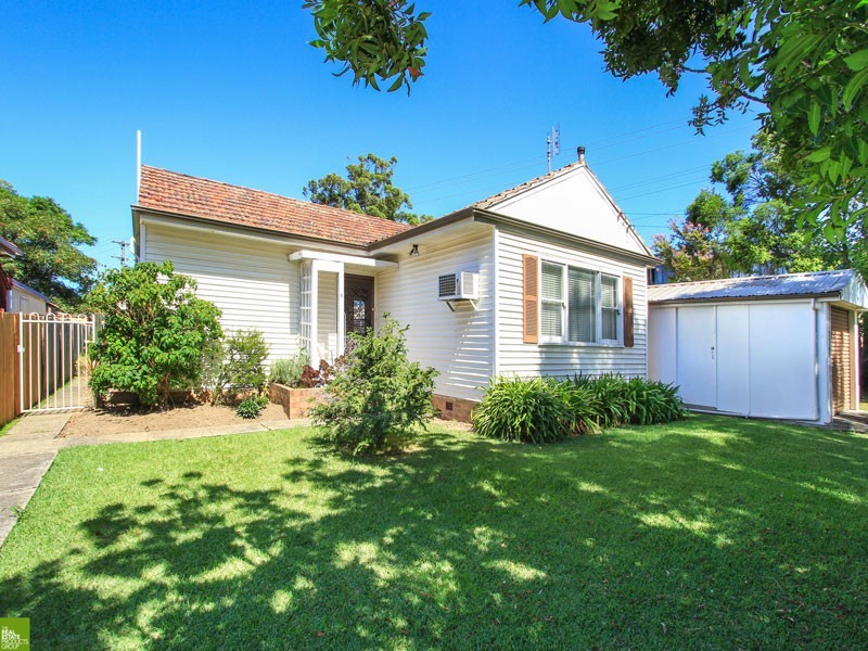 2 Albert Street, Unanderra NSW 2526