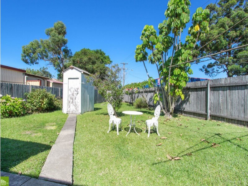 2 Albert Street, Unanderra NSW 2526