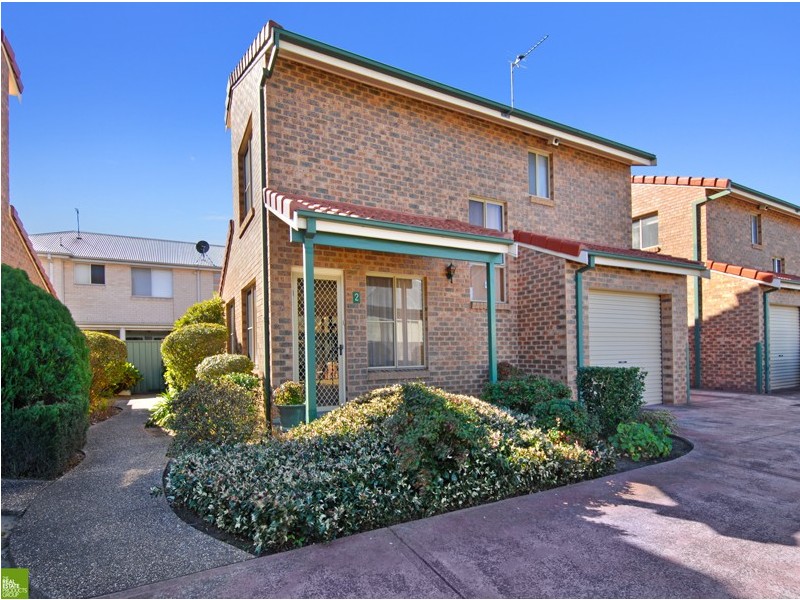 2/6 Tallegalla Street, Unanderra NSW 2526