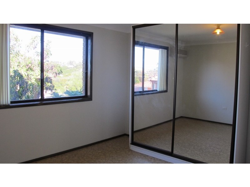68 Beverley Avenue, Unanderra NSW 2526