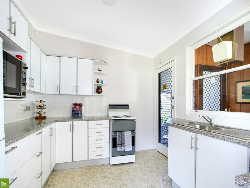 1 Gerard Avenue, Farmborough Heights NSW 2526