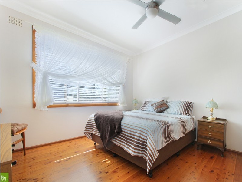 1 Gerard Avenue, Farmborough Heights NSW 2526