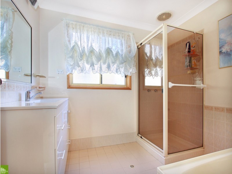 2/6 Tallegalla Street, Unanderra NSW 2526