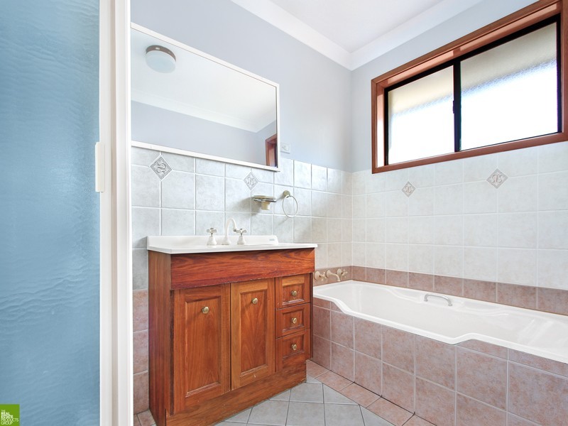 42 Doris Avenue, Woonona NSW 2517