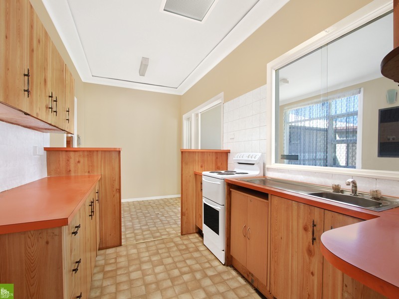 8 The Boulevard, Oak Flats NSW 2529