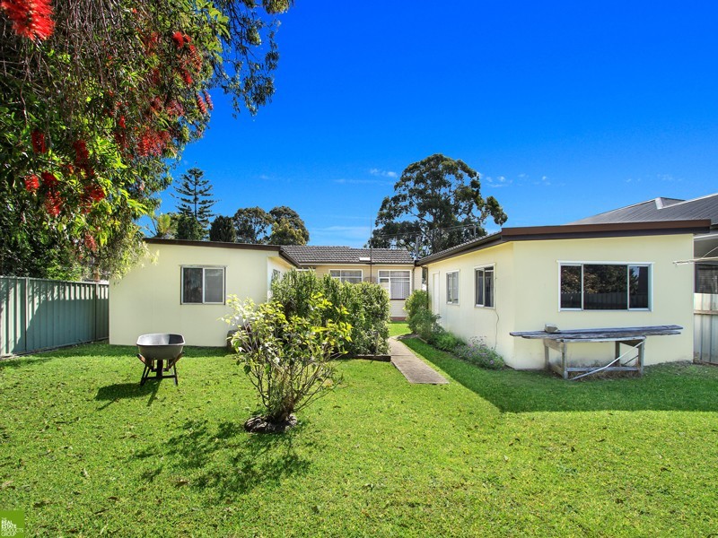 8 The Boulevard, Oak Flats NSW 2529