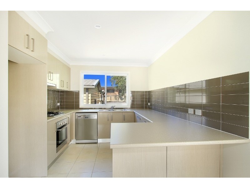 2/5 Albert Street, Unanderra NSW 2526