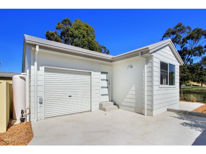 2/5 Albert Street, Unanderra NSW 2526