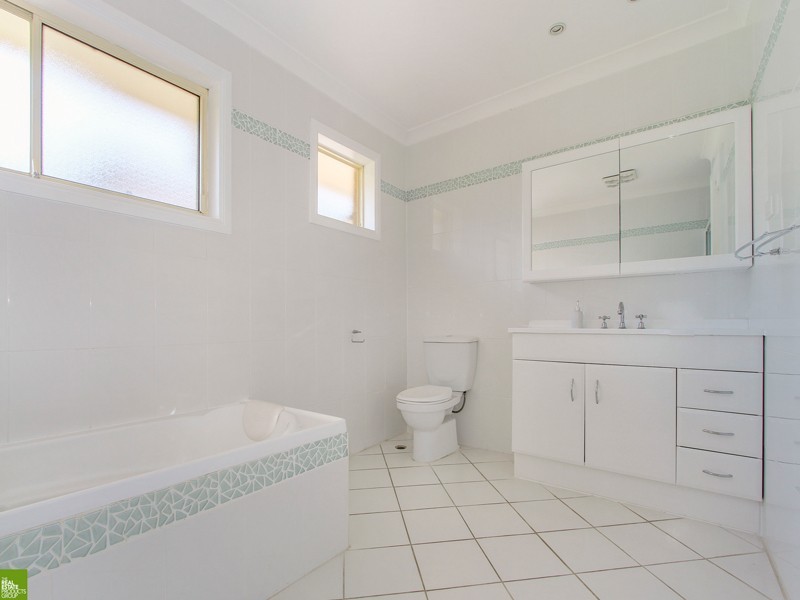 5 Rickard Road, Unanderra NSW 2526