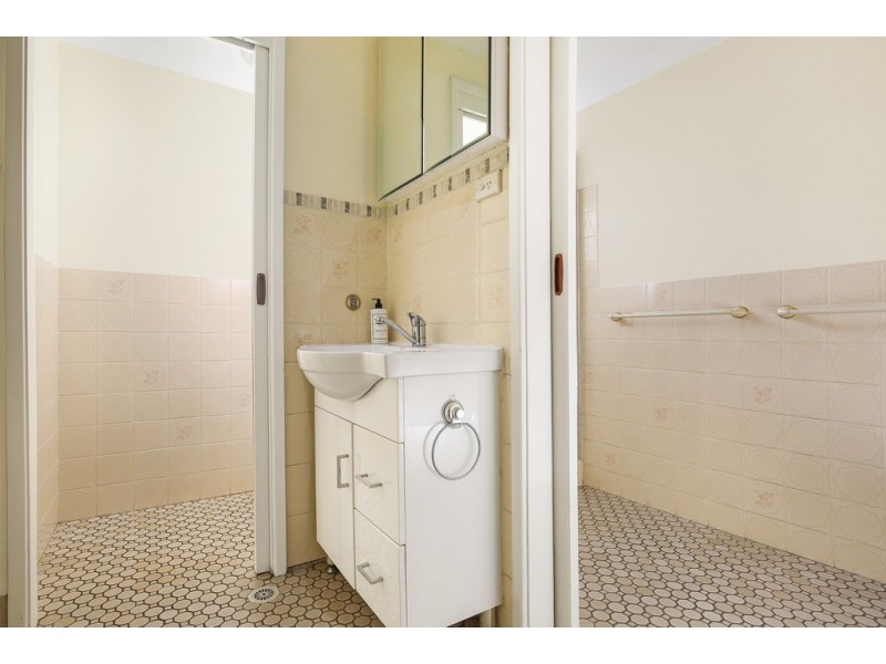 128 Iola Avenue, Farmborough Heights NSW 2526