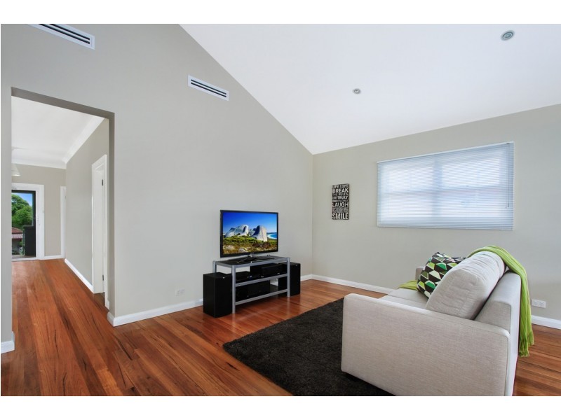 113 The Avenue, Mount Saint Thomas NSW 2500