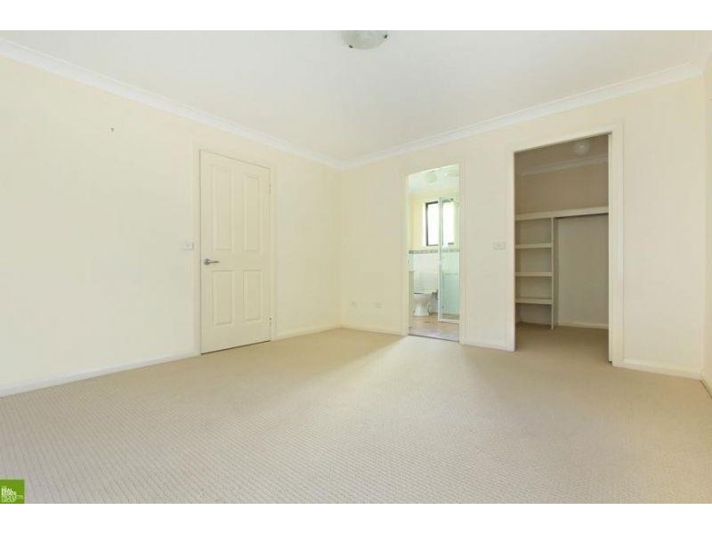 2/9a Figtree Crescent, Figtree NSW 2525