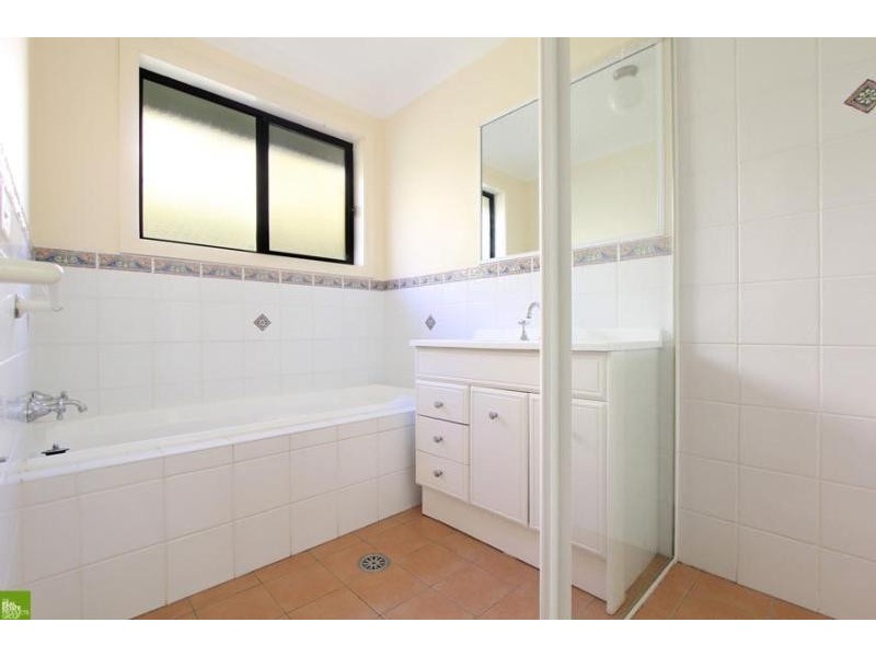 2/9a Figtree Crescent, Figtree NSW 2525