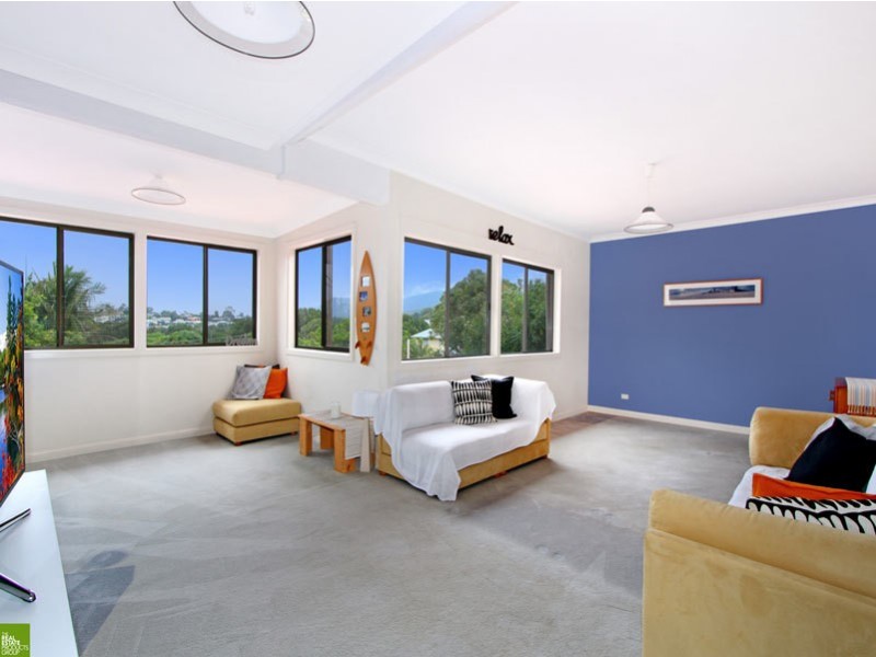 17 Woodland Avenue, Thirroul NSW 2515