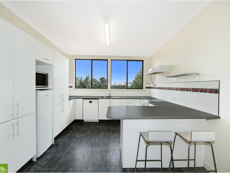 17 Woodland Avenue, Thirroul NSW 2515