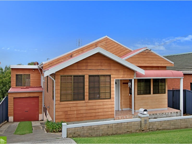 17 Woodland Avenue, Thirroul NSW 2515