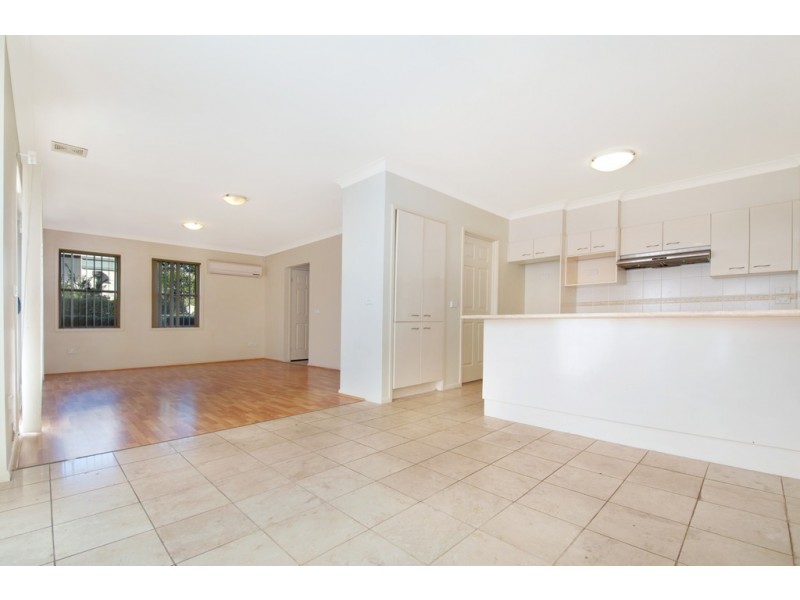 6/4a Tallegalla Street, Unanderra NSW 2526