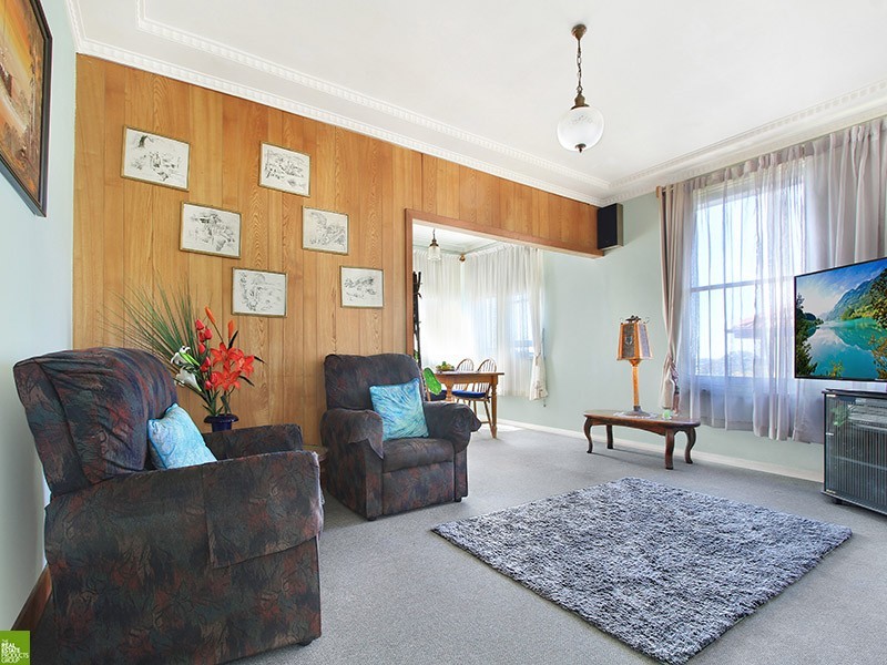 14 Beverley Avenue, Unanderra NSW 2526