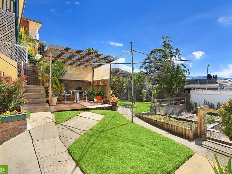 14 Beverley Avenue, Unanderra NSW 2526