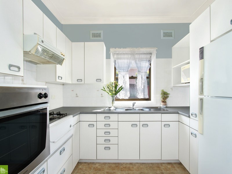 13 Robertson Street, Coniston NSW 2500