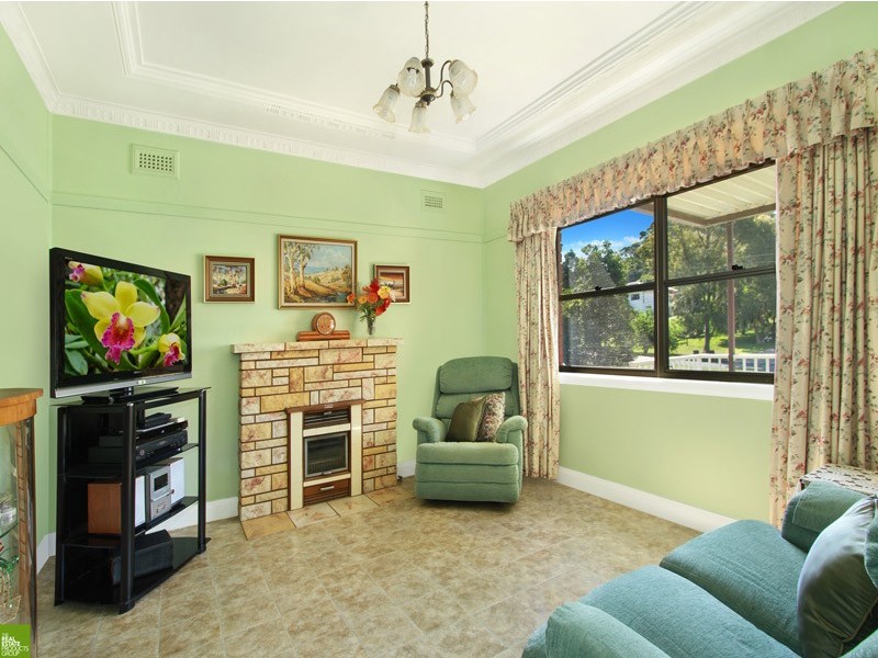 13 Robertson Street, Coniston NSW 2500