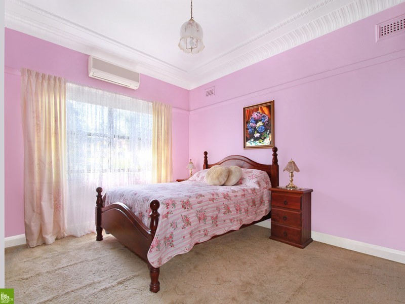 13 Robertson Street, Coniston NSW 2500