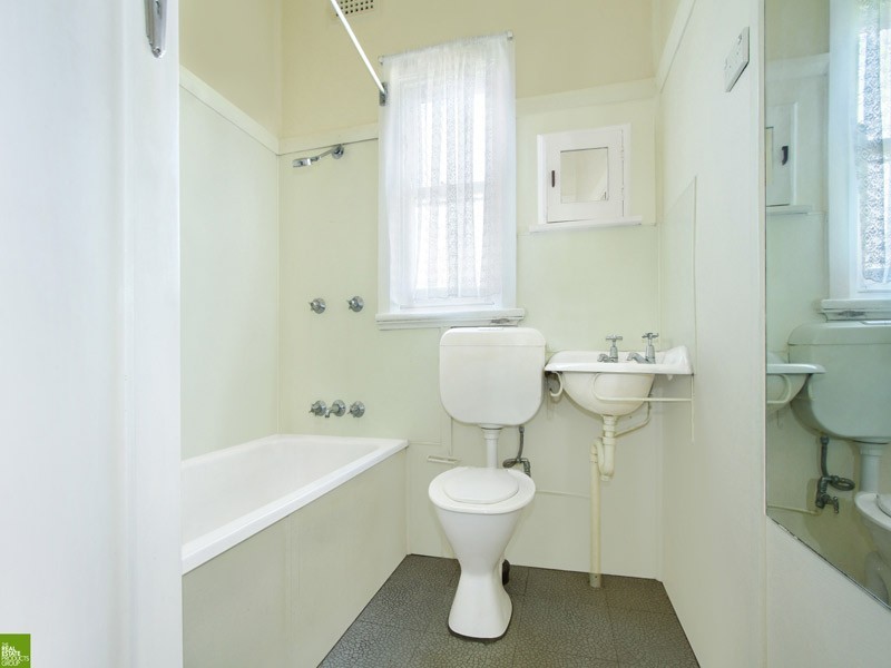 13 Robertson Street, Coniston NSW 2500