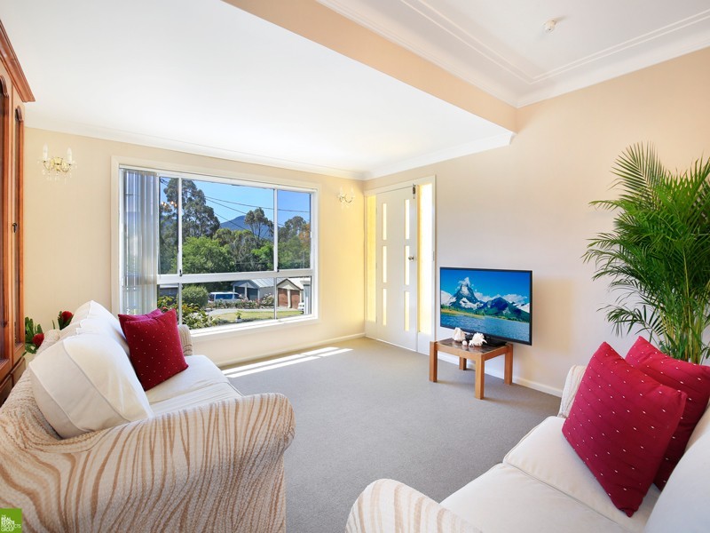 3 Leigh Crescent, Unanderra NSW 2526