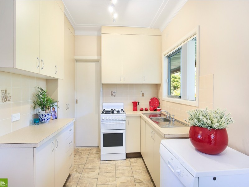 3 Leigh Crescent, Unanderra NSW 2526