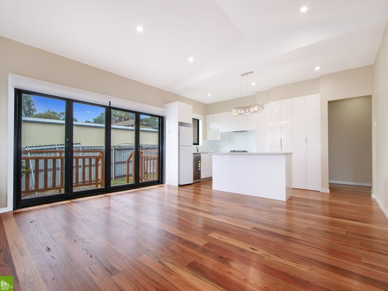 2/5 Thornbury Avenue, Unanderra NSW 2526