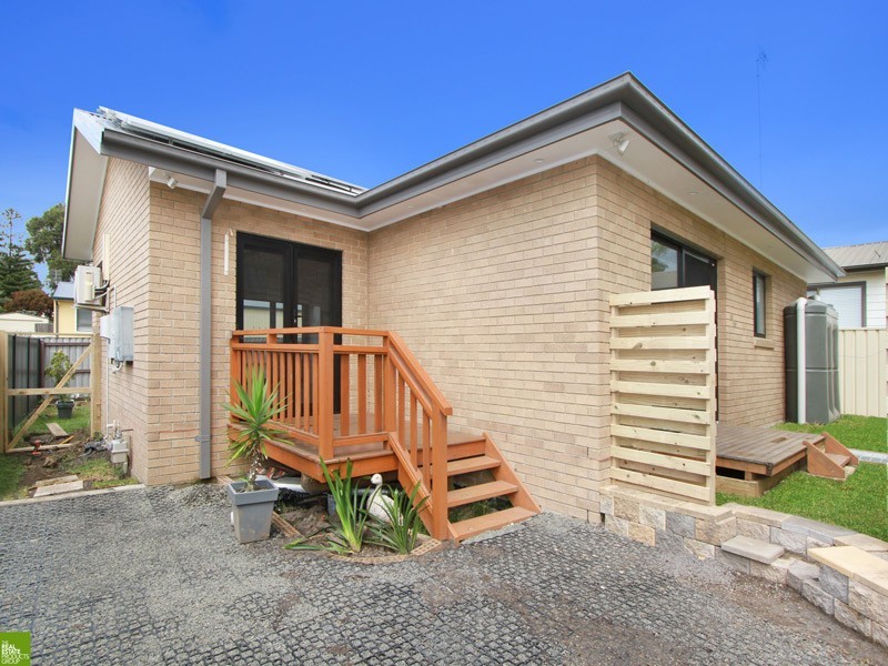 2/5 Thornbury Avenue, Unanderra NSW 2526