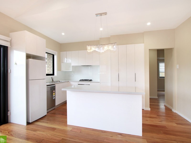 2/5 Thornbury Avenue, Unanderra NSW 2526