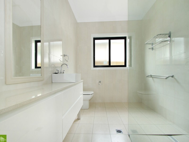 2/5 Thornbury Avenue, Unanderra NSW 2526