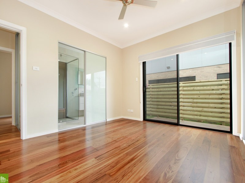 2/5 Thornbury Avenue, Unanderra NSW 2526