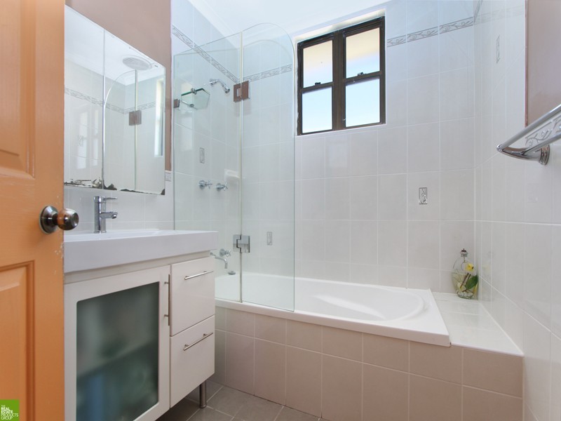 2 Graham Street, Unanderra NSW 2526