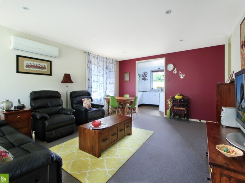 4 Kotara Crescent, Unanderra NSW 2526