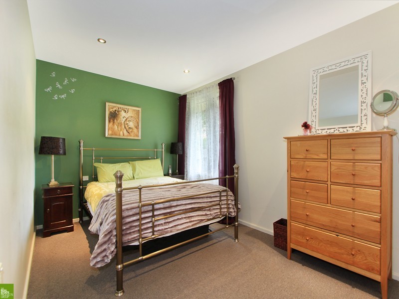 4 Kotara Crescent, Unanderra NSW 2526