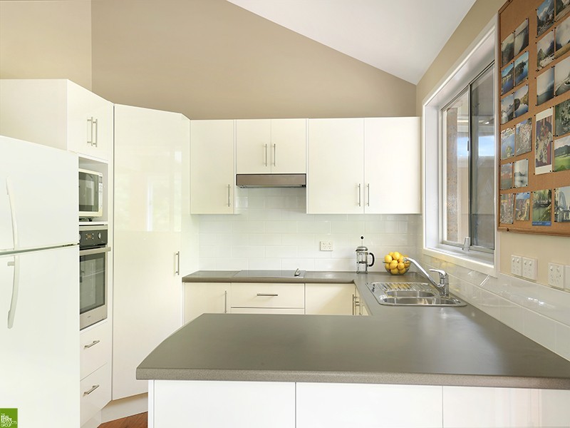 73 Stanley Avenue, Farmborough Heights NSW 2526