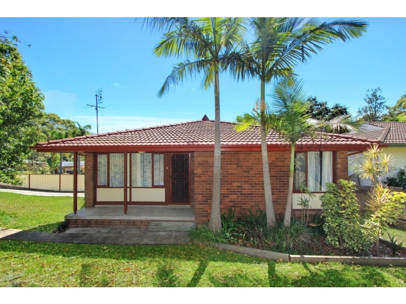 4 Kotara Crescent, Unanderra NSW 2526