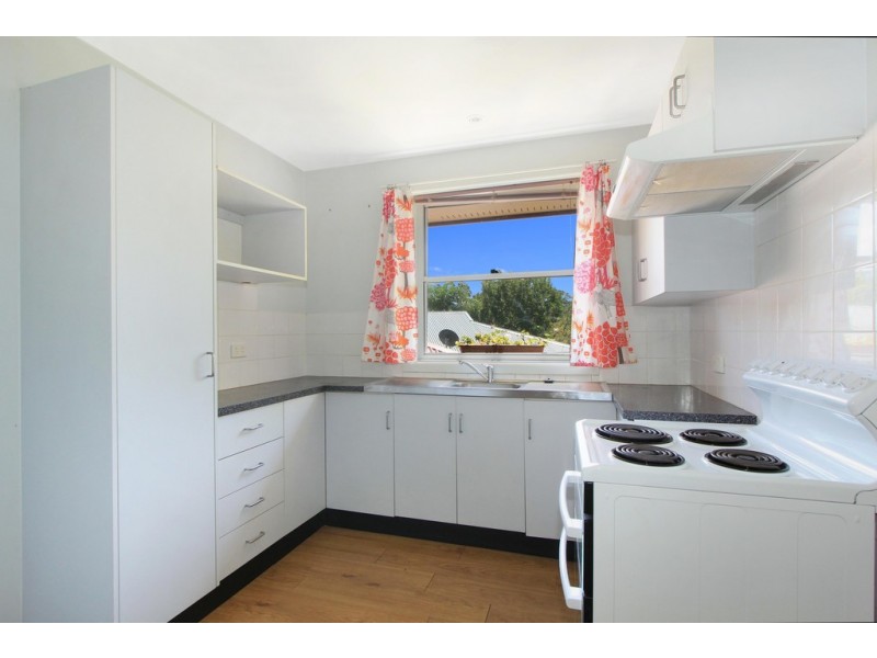 4 Kotara Crescent, Unanderra NSW 2526